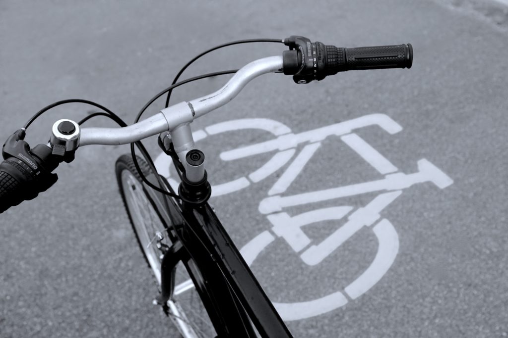 Meine Themen Verkehrspolitik und Verkehrswende: Fahrrad auf einem Radweg
